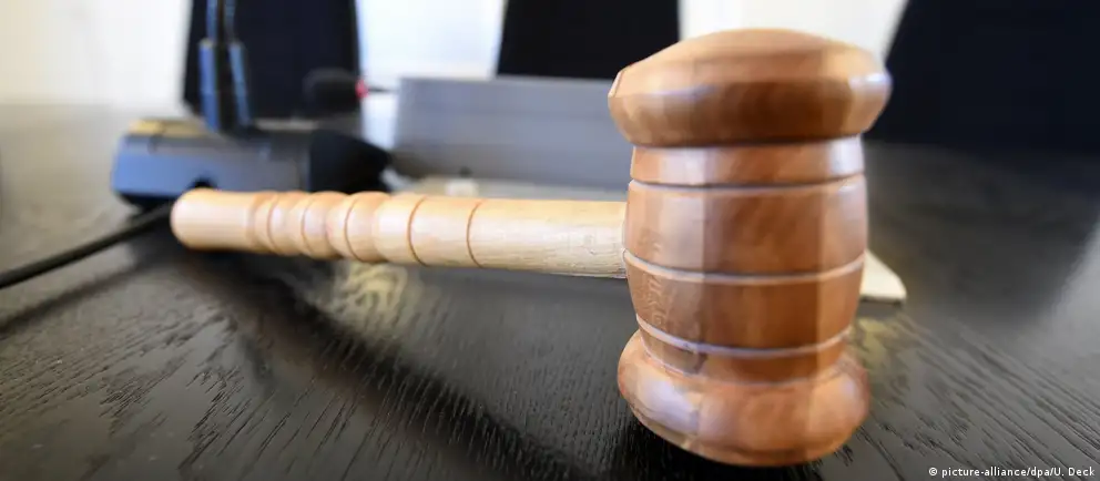 Суд признал фотографию демонстрацией запрещённой символики; дело было возбуждено на основании рапорта сотрудника Центра по противодействию экстремизму.