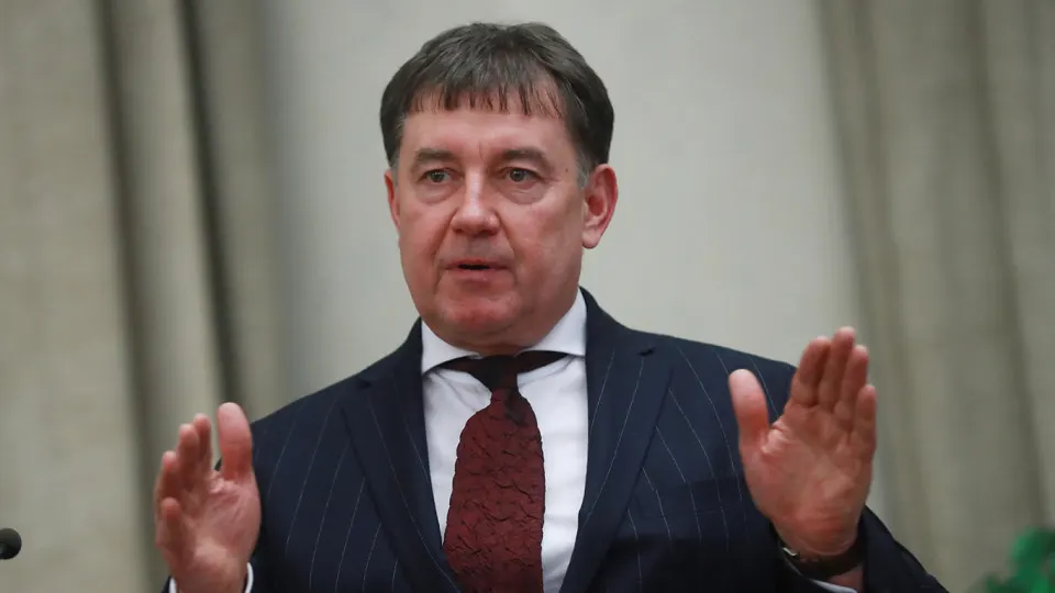 Мосгорсуд признал законной национализацию более 100 объектов недвижимости и сети отелей Marton, связанных с бывшим председателем Совета судей России Виктором Момотовым, чье состояние, по данным Генпрокуратуры, было нажито коррупционным путем и связано с криминальными структурами.