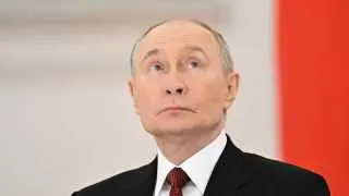 Владимир Путин заявил, что тыл должен работать на фронт по образцу Великой Отечественной войны, пообещал продолжить создание «зоны безопасности» на границе с Украиной и довести цели СВО до конца. При этом источники агентства Bloomberg ранее сообщали о планах Кремля вести боевые действия ещё один–два года и готовить новое наступление на Украине на фоне подготовки к возможной новой волне мобилизации.
