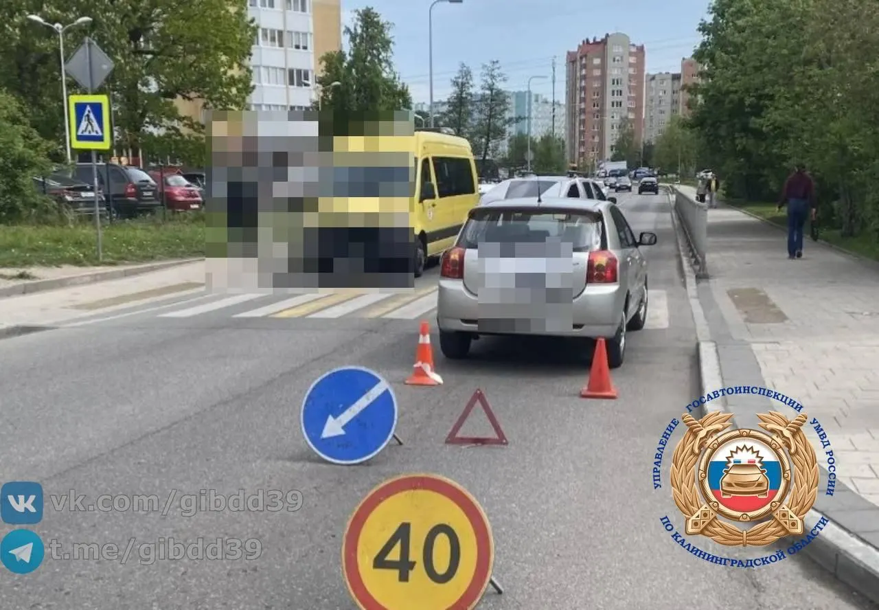 14 и 15 мая в Калининграде произошли два дорожно-транспортных происшествия: в одном случае водитель проехал на запрещающий сигнал и не уступил дорогу при развороте, в другом — ребёнка сбили на нерегулируемом пешеходном переходе. По данным ГИБДД, обе пострадавшие — восьмилетние девочки.