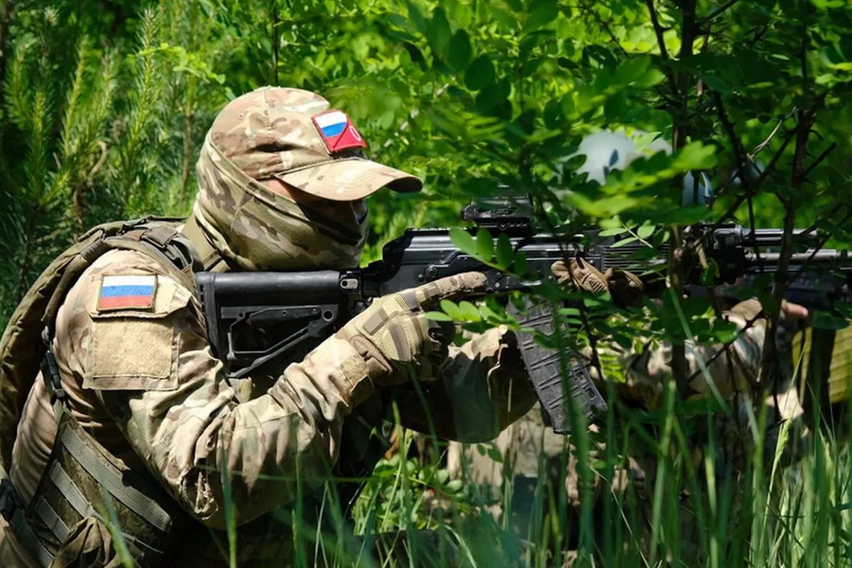 Аналитики Института по изучению войны (ISW) предупреждают, что территориальные амбиции Москвы не соотносятся с оперативной ситуацией: замедление наступления, украинские укрепления и контратаки ставят под сомнение возможность полного захвата Донбасса.