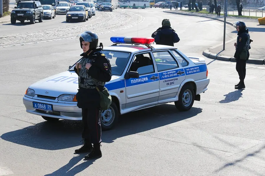 Минувший официальный ответ министерства по муниципальному развитию сообщает, что региональный бюджет дотационный и дополнительные выплаты сотрудникам полиции не предусмотрены — ранее ежемесячные надбавки были увеличены с 3 000 до 5 000 рублей.