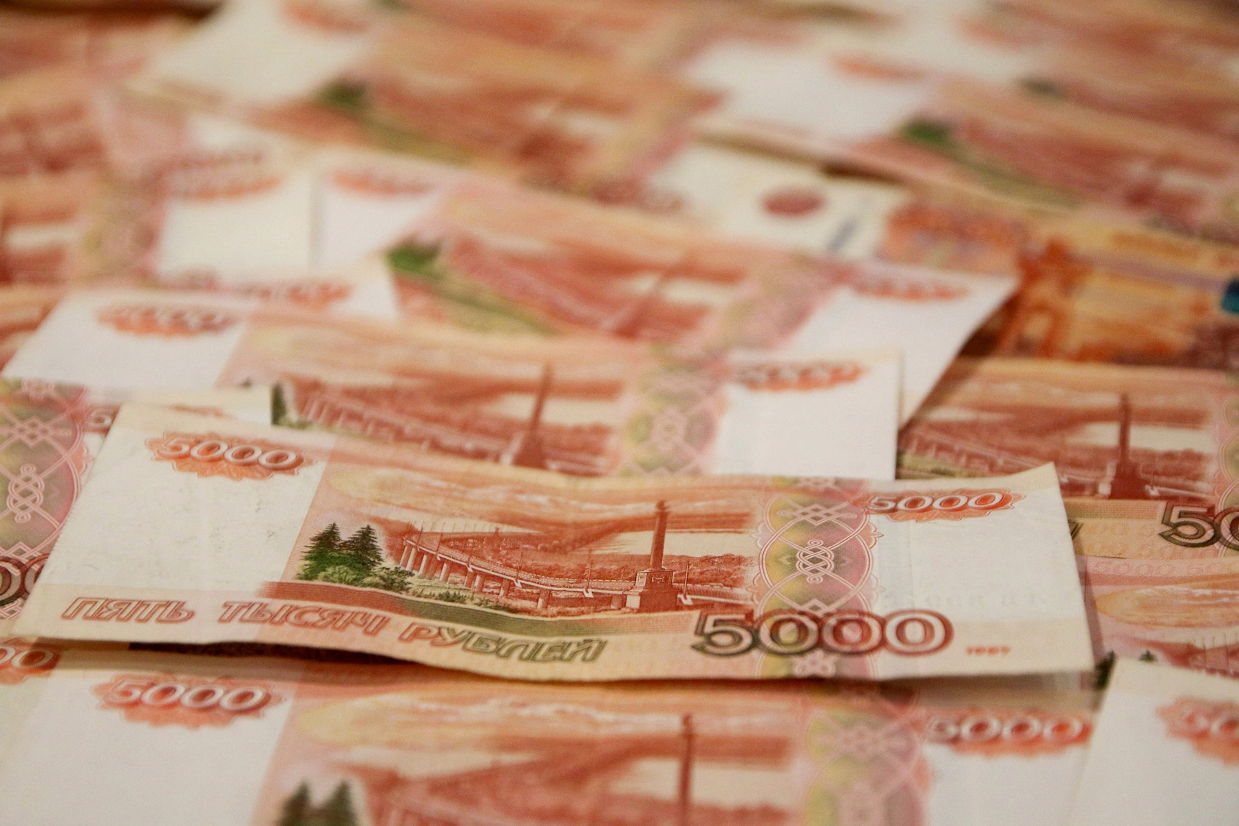 Минфин сообщил, что дефицит федерального бюджета за четыре месяца 2026 года составил 5,9 трлн рублей (2,5% ВВП). Доходы снизились, расходы выросли из‑за опережающего финансирования.