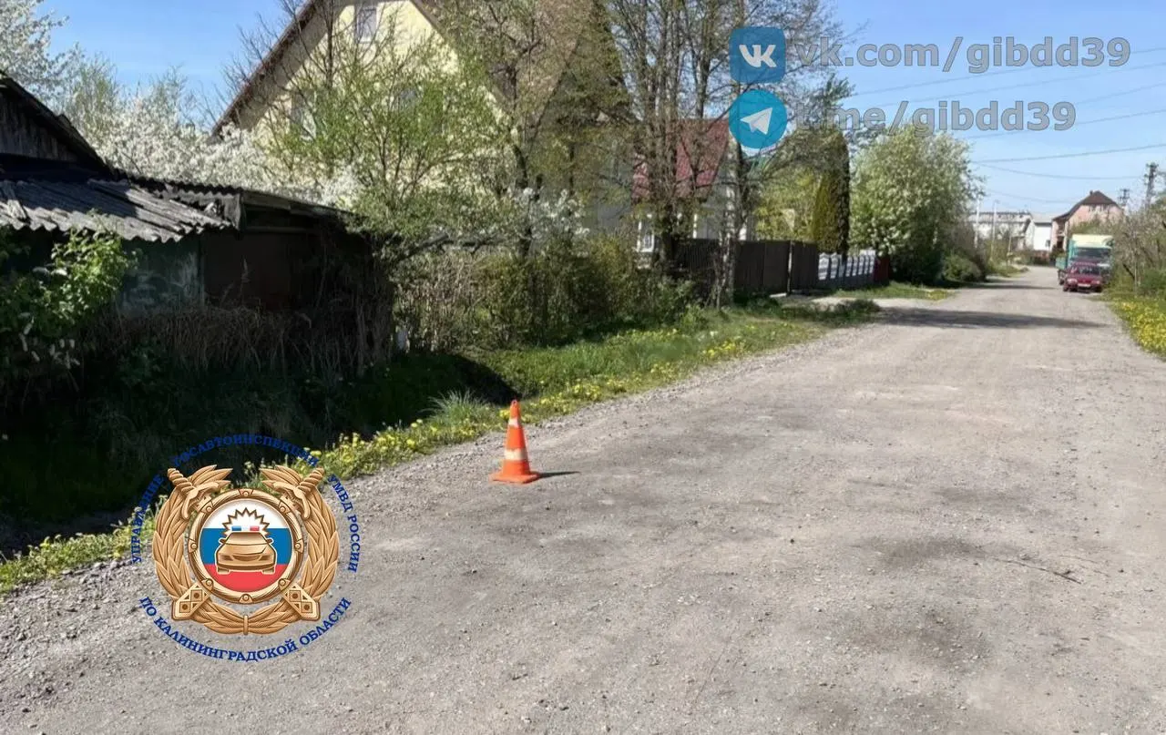 Авария произошла около 13:40 на улице Сельская в районе дома №18. Пострадавший получил травмы. Очевидцев просят сообщить информацию в Госавтоинспекцию МО МВД «Гурьевский»: 8 (40151) 3-07-53 или 8 (40151) 3-07-68.