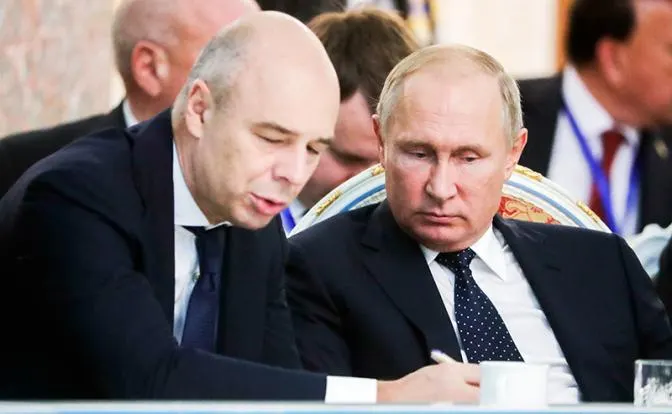 Депутат КПРФ заявил, что глава Минфина допустил корректировку бюджета‑2026 и фактически признал, что ведомство не сможет выполнить представленный проект. Дефицит уже достиг 5,9 трлн рублей.