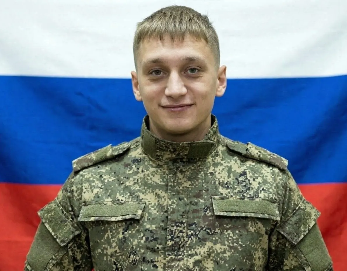 23‑летний студент из Бурятии, подписавший контракт на службу в войсках беспилотных систем, погиб через три месяца после начала службы; приёмная мать рассказывает, что он уверял её, что с ним всё будет в порядке.