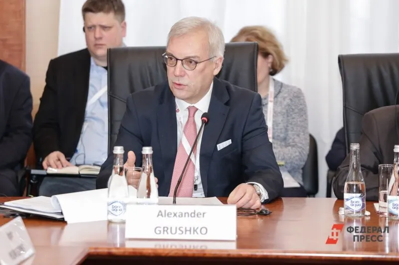 Замминистра иностранных дел Александр Грушко заявил, что любые попытки НАТО применить силу или блокировать Калининградский эксклав приведут к серьёзным последствиям; он также отметил рост военной активности в Балтийском море.
