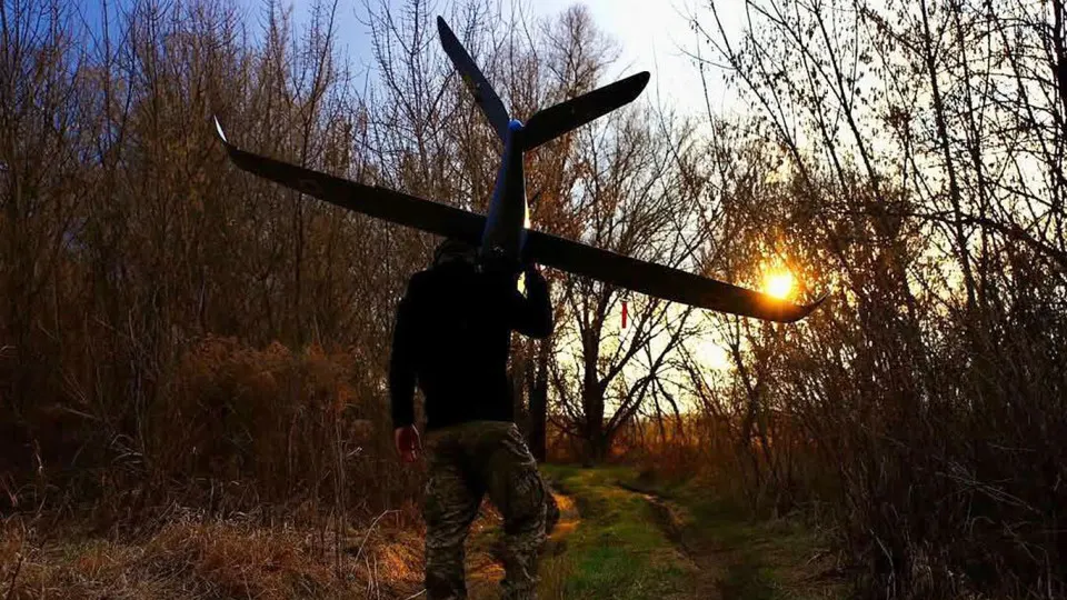 Рост производства и совершенствование беспилотников позволили Украине значительно нарастить уничтожение российских систем ПВО и поражение критической инфраструктуры. Это ослабляет как снабжение войск на передовой, так и защиту тыла и объектов энергетики и промышленности.