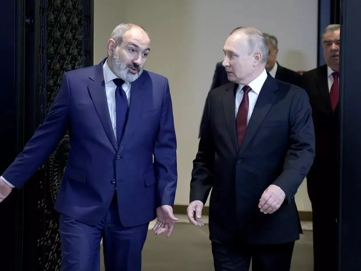 Премьер-министр Никол Пашинян заявил, что Ереван не будет вводить санкции против России, но и не станет помогать в их обходе; армянская экономика слишком уязвима для давления санкций.