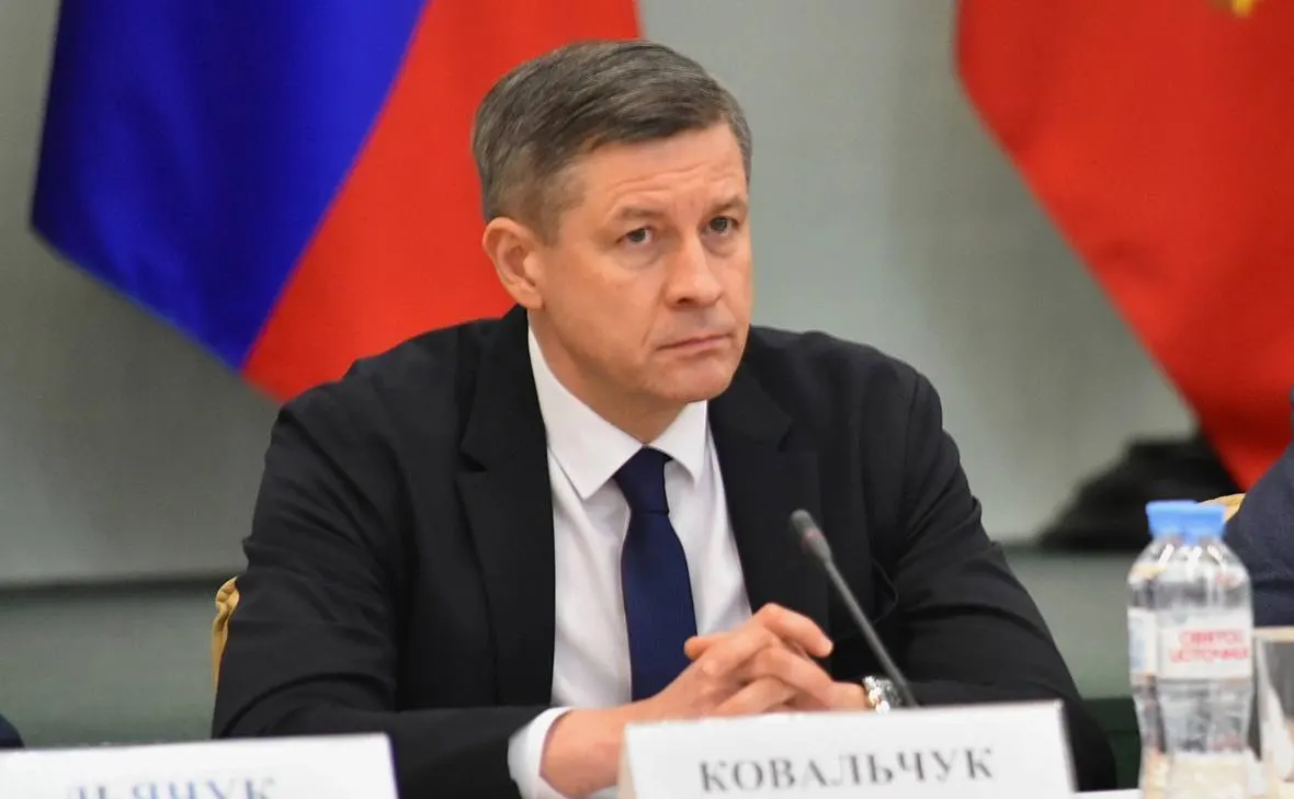 Временно исполняющий обязанности губернатора Егор Ковальчук подписал указ об отставке регионального правительства. Новый состав пока не назначен; ранее президент подписал указы об отставке губернаторов двух областей.