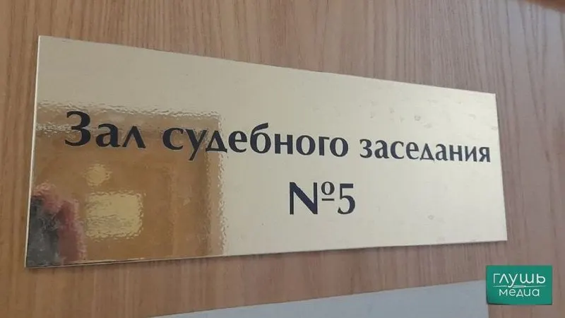 Верховный суд РФ предложил ослабить требование о наличии высшего юридического образования для секретарей судебных заседаний и допускать на эти должности студентов юридических факультетов.