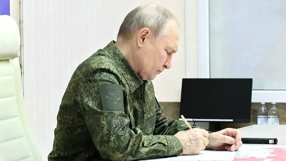 Разведывательные и военные круги Европы считают, что Москва получила факторы, способные создать окно для эскалации против балтийских государств и подрыва единства НАТО: от финансовых вливаний до нового законодательства о «защите граждан» за рубежом и усиления ударов дронов.