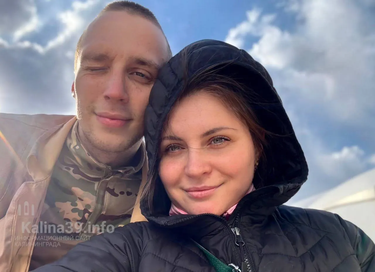 Жительница Калининграда сообщила, что её муж — военнослужащий 1427-го мотострелкового полка — несмотря на серьёзные повреждения коленей продолжает проходить тяжёлые тренировки и готовится к перевод в штурмовое подразделение. По её словам, обращения в военную прокуратуру и на медкомиссию не дали результата.