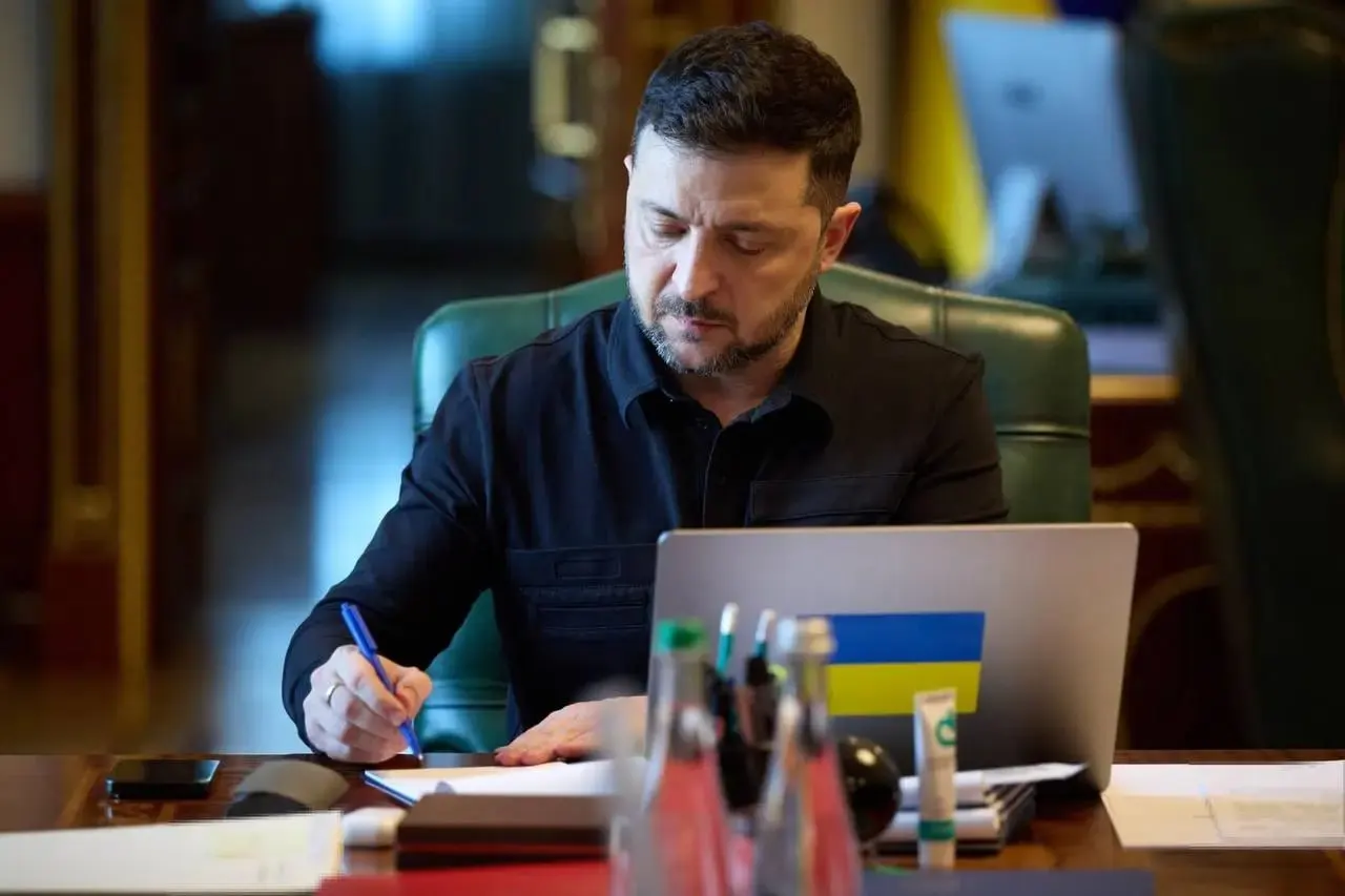 Президент Украины объявил о режиме тишины с ночи 6 мая в ответ на заявление Минобороны РФ о перемирии 8–9 мая; Киев заявляет, что официального обращения от Москвы не получал.