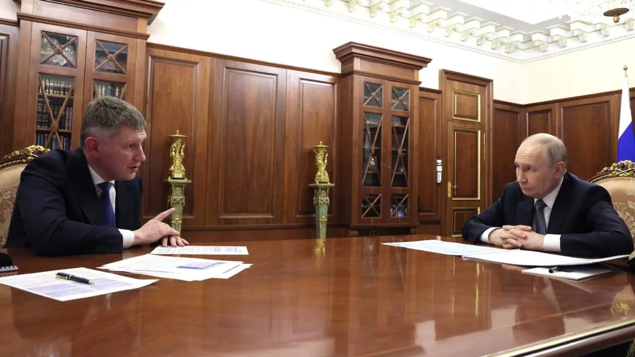 Министр Максим Решетников на встрече с президентом заявил, что российская экономика, несмотря на санкции, показала более высокие темпы роста, чем американская; при этом по ВВП на душу населения Россия остаётся далеко позади по данным МВФ.