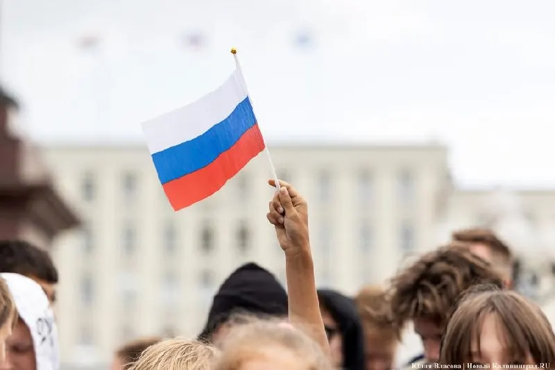 Документ задаёт цели и основные направления воспитательной работы — от укрепления семейных и исторических ценностей до развития спорта и вовлечения ветеранских сообществ.
