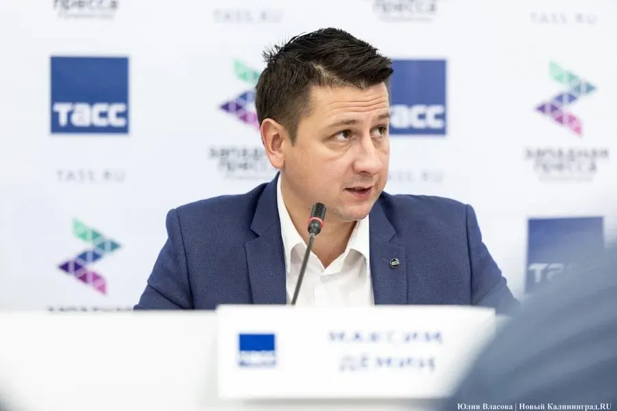 Среднемесячная зарплата ректора Максима Дёмина в 2025 году составила 615,8 тыс. руб. против 850,1 тыс. руб. годом ранее — следует из данных Минобрнауки.