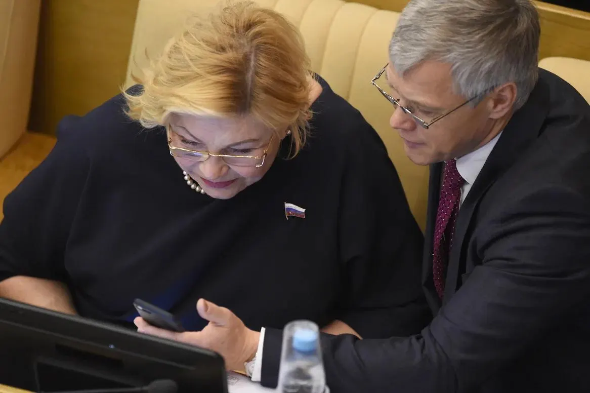 Два депутата, в том числе представитель Челябинской области Валерий Гартунг, оказались единственными голосовавшими против обращения Госдумы по удару в Старобельске. Спикер назвал это техническим сбоем и потребовал выяснить детали.