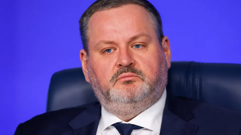 Министр труда заявил о необходимости увеличить среднее число детей на одну женщину до 1,6 к 2030 году и до 1,8 к 2036 году. Сейчас СКР упал до 1,305, рождаемость снижается десятый год подряд, число рождений продолжает сокращаться.