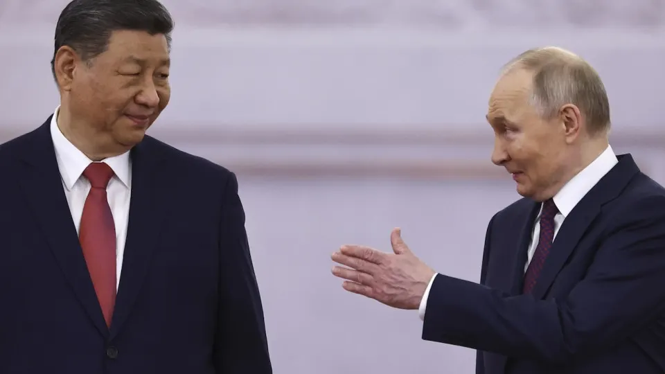 Президент проведёт очередные личные переговоры с председателем КНР по вопросу строительства газопровода «Сила Сибири‑2». В делегацию войдут руководители крупнейших энергетических компаний и высокопоставленные чиновники; ключевые разногласия остаются по цене, инвестиционным условиям и срокам запуска, но геополитические риски повышают заинтересованность в трубопроводных поставках.