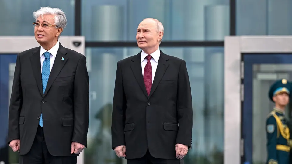 Стоимость станции близ озера Балхаш оценивают в $16,4 млрд; большая часть финансирования будет предоставлена российским экспортным кредитом. Строительство начнётся в 2027 году, первый блок запланирован к вводу в 2034-м.