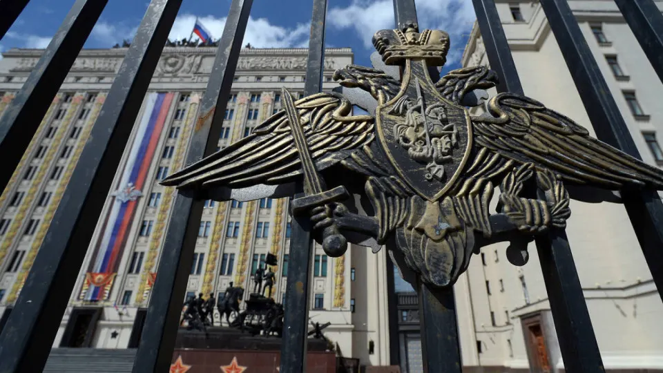 Военное ведомство хочет распоряжаться акциями, техникой, землями и производственными базами, изъятыми у компаний и обратившимися в доход государства, чтобы оперативно использовать их для гособоронзаказа в капитальном строительстве.