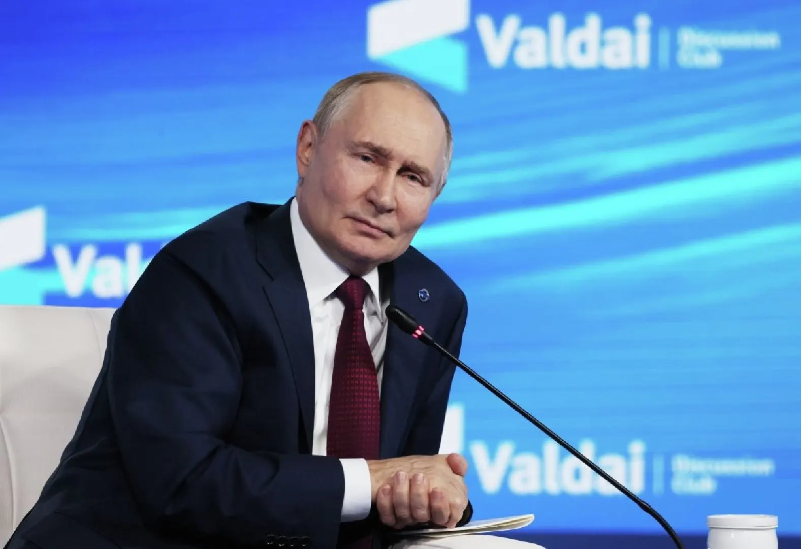 Международный уголовный суд разъяснил, что государства, ратифицировавшие Римский статут, должны исполнять ордер на арест; исключение возможно лишь при переговорах, организованных ООН и при соответствующих процедурах Совета Безопасности.