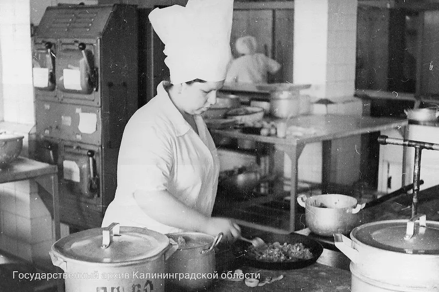 В областном архиве Калининграда обнаружены технологические карты 101 фирменного блюда калининградских ресторанов советского периода — от ухи на квасе до десерта «Паганини».