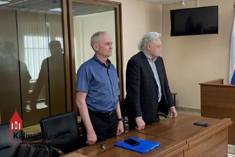 Центральный районный суд Калининграда приговорил 66‑летнего адвоката к году колонии по делу о финансировании экстремистской деятельности: причиной стало перечисление 500 рублей. Сумма перевода конфискована в доход государства.