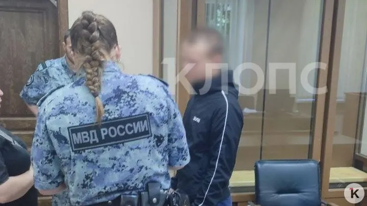Суд отправил 19‑летнего мужчину в исправительную колонию общего режима на 4 года за избиение 14‑летнего школьника. Пострадавший получил тяжёлые черепно‑мозговые травмы. Приговор ещё не вступил в силу.