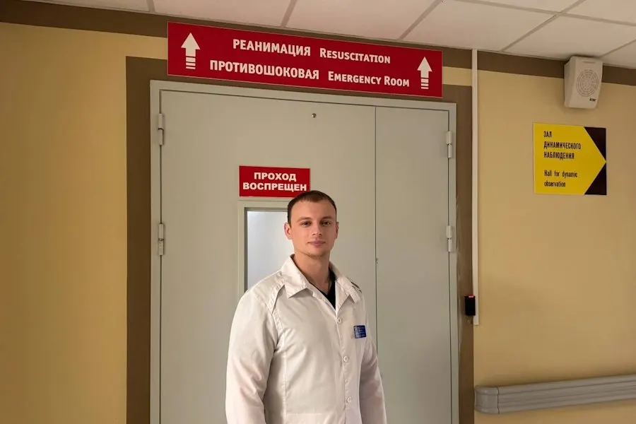 В БСМП Калининграда медики более двух месяцев боролись за жизнь 70‑летнего пациента с желудочным кровотечением, декомпенсированной сердечной недостаточностью и осложнениями со стороны лёгких и почек — мужчине удалось вернуться к самостоятельной жизни.