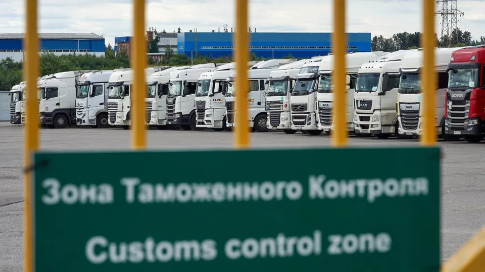 Власти отложили обязательные обеспечительные платежи по новой системе контроля импорта (СПОТ) и продлили упрощённый порядок ввоза для ряда стран ЕАЭС — усиление контроля отложено до конца августа.