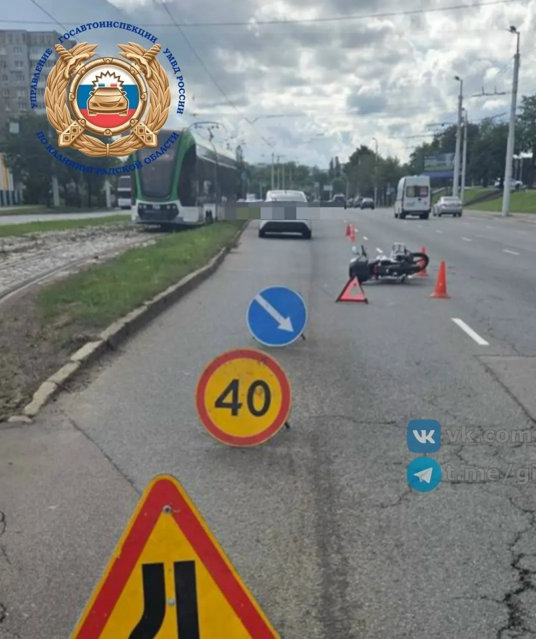 ДТП произошло около 16:00 у дома №97: в столкновении мопеда и легковушки пострадал водитель мопеда. На месте работают инспекторы, обстоятельства происшествия устанавливаются.