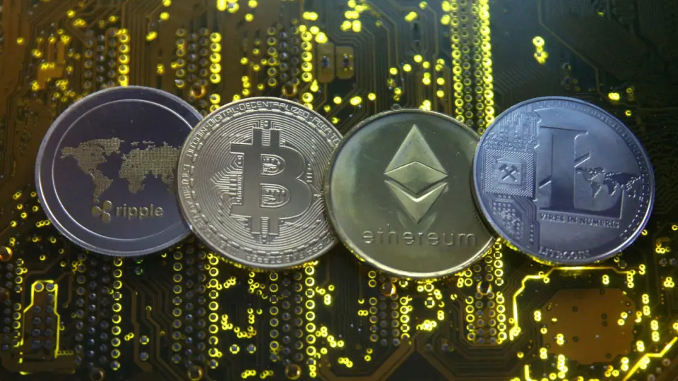 Минфин планирует ввести «налог» и ряд ограничений на сделки с Bitcoin, Ethereum, USDT, BNB и USDC — дополнительные комиссии, тестирование инвесторов и лимиты по суммам. Ожидается, что закон примут в Госдуме в июне, а новые правила могут вступить в силу до конца года.