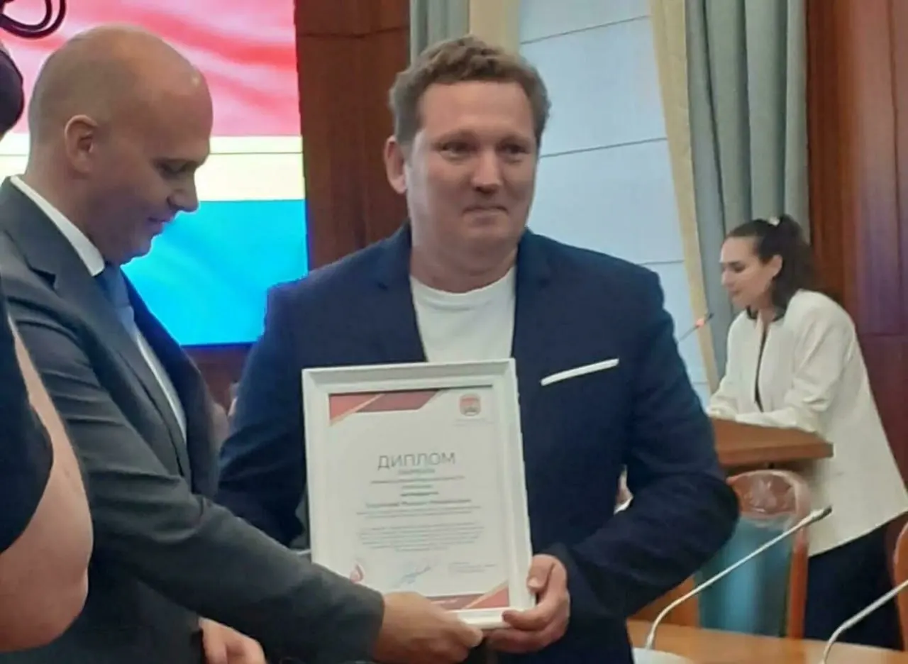 Дирижёр Калининградского симфонического оркестра делится наблюдениями о работе с оркестром, отношении к музыке и том, что вдохновляет его в жизни.