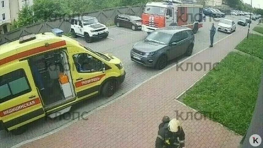 На Пригородной улице мужчина вернулся с ночной смены, оставил кастрюлю на плите и уснул. Соседи почувствовали запах гари, вызвали МЧС — в итоге никто не пострадал.