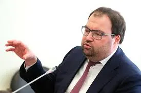Минцифры рассматривает внедрение механизмов подтверждения возраста на всех интернет‑платформах и изучает зарубежные практики, в том числе опыт игровой платформы Roblox.