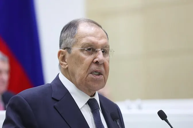Сергей Лавров заявил, что Армении придётся выбрать между ЕАЭС и ЕС, и это решение необходимо принять быстро — от него зависят тарифная политика и фитосанитарные правила.