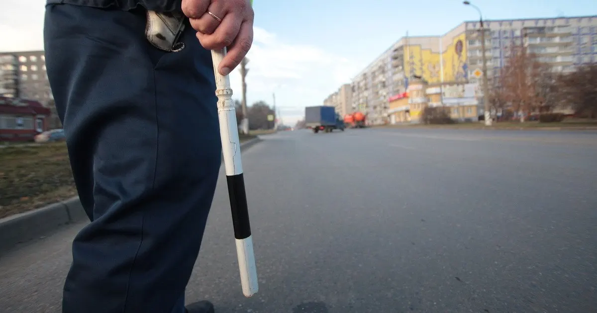 Водителя установили по видеозаписи в соцсетях; после проверки ему отобрали водительское удостоверение.