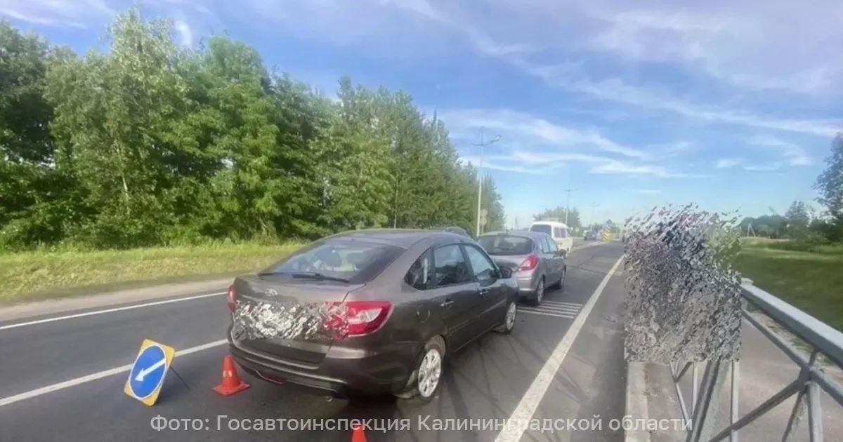 На&nbsp;выезде из&nbsp;Светлогорска Lada врезалась в&nbsp;стоящий Opel, пострадал годовалый ребёнок