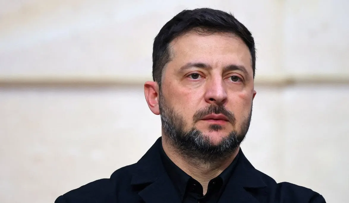 Президент Украины назвал заявление российского лидера «слабым ответом» и заявил, что тот не готов завершить конфликт. Ранее на Петербургском форуме Путин сказал, что не видит смысла в встрече с Зеленским.