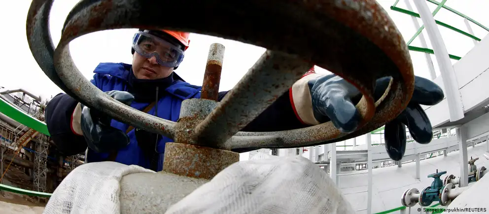 Утром в Уфе беспилотники нанесли удары по крупному нефтехимическому кластеру: пострадали два завода, возможны возгорания на установках первичной переработки нефти.