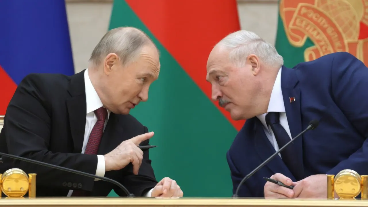 26 июня в резиденции на Валдае прошли закрытые переговоры Владимира Путина и Александра Лукашенко. Официальных заявлений по итогам не последовало — встреча состоялась на фоне обострения у белорусско‑украинской границы и дипломатических контактов между Минском и Киевом.
