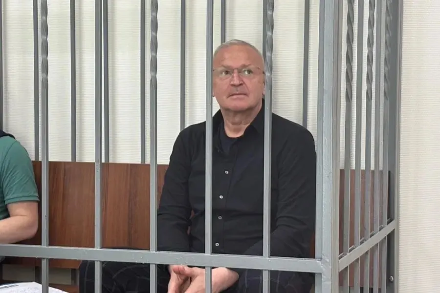 15 июня на очередном заседании по делу о даче взятки экс‑главе администрации Балтийска сторона защиты ходатайствовала о проведении видеотехнической экспертизы записи, где фигурирует передача 575 тыс. рублей.