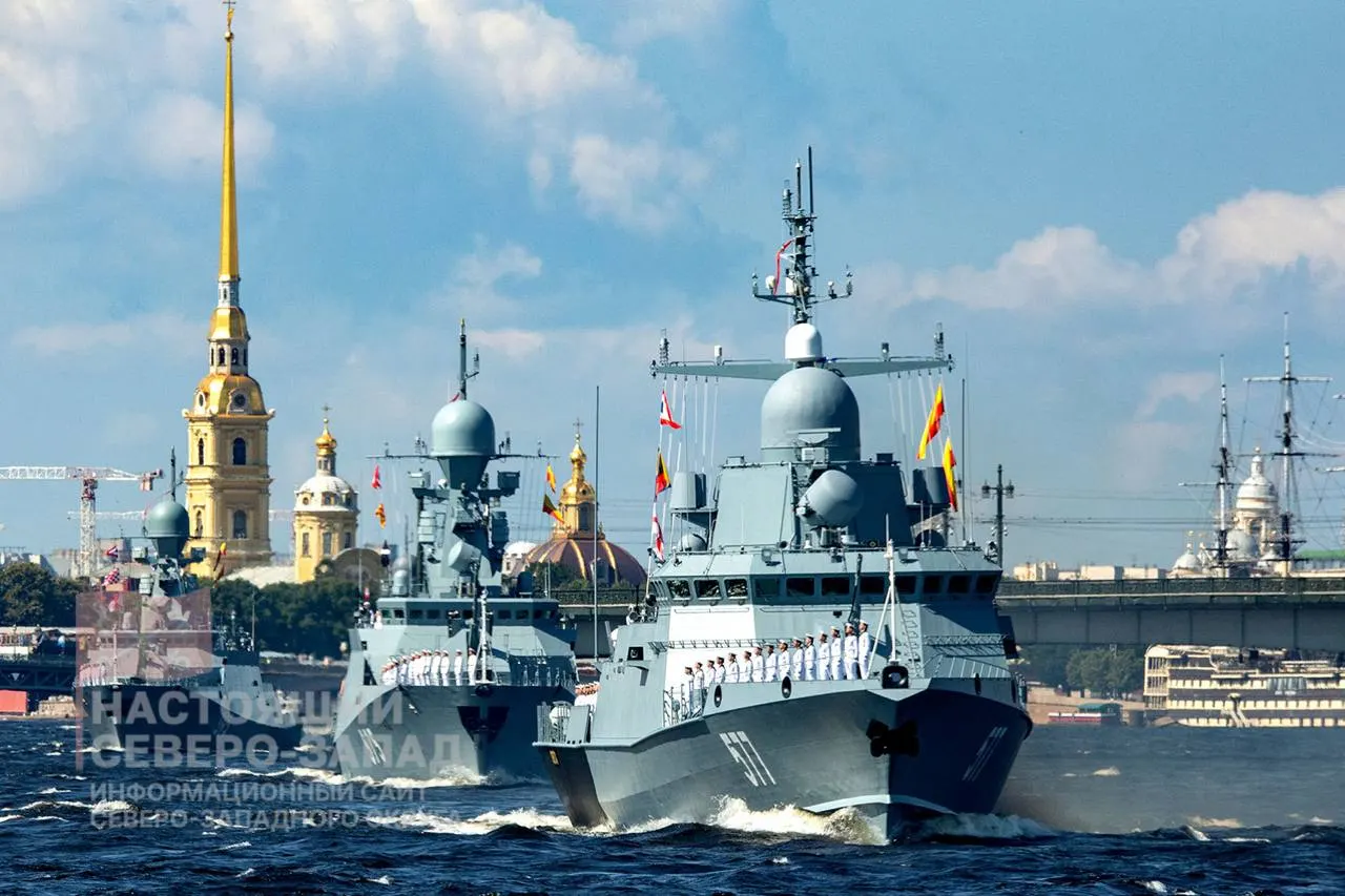 Минобороны решило не проводить в Санкт-Петербурге главный военно-морской парад; ранее торжества несколько лет проходили в сокращённом формате. День ВМФ отмечают 26 июля.