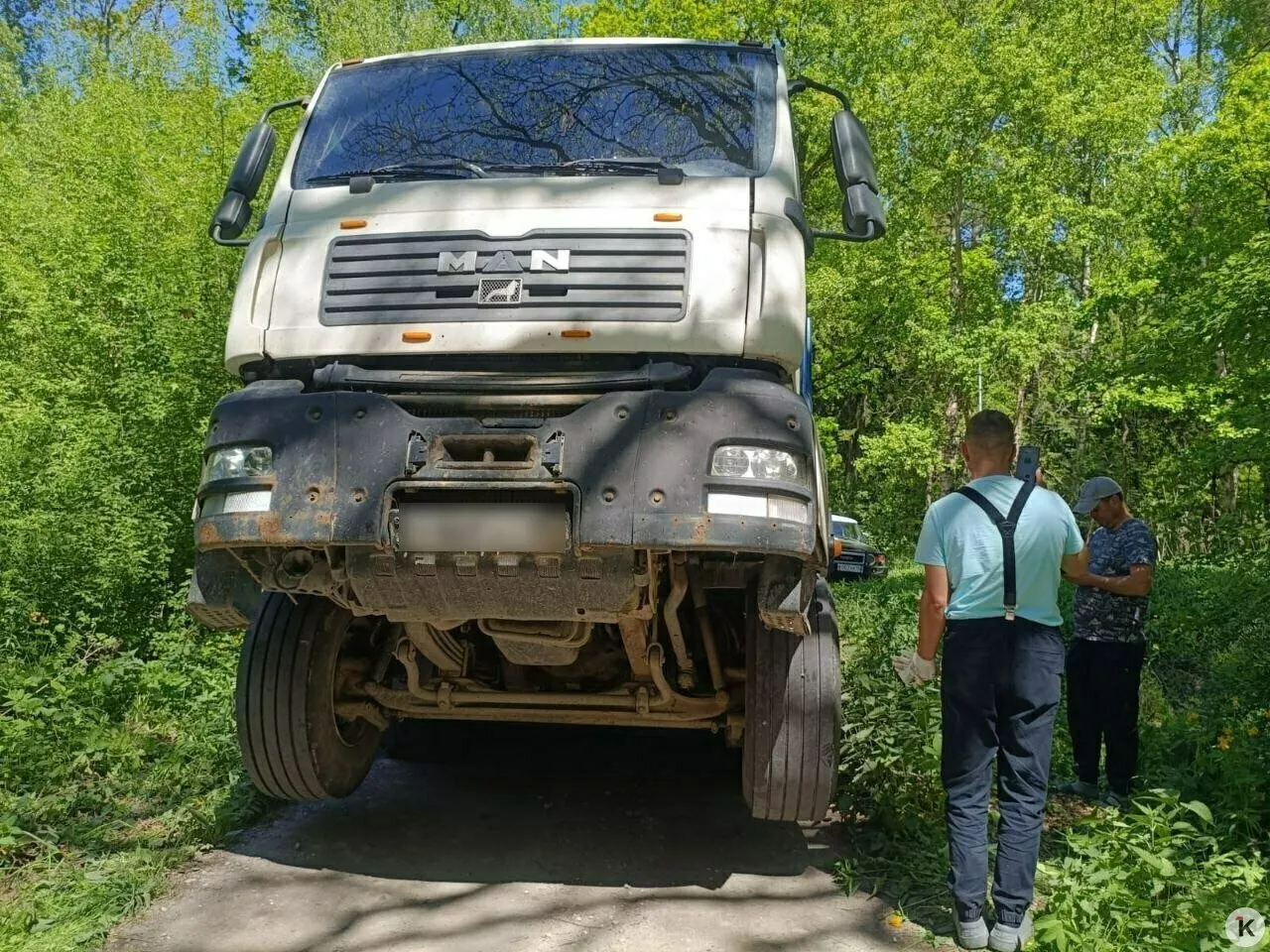 25 мая грузовой автомобиль обрушил мостик в районе СНТ «Балтика‑1». Жители вынуждены ходить в обход по лесной дороге, где их пугают бродячие собаки; сроки восстановления переправы неизвестны.