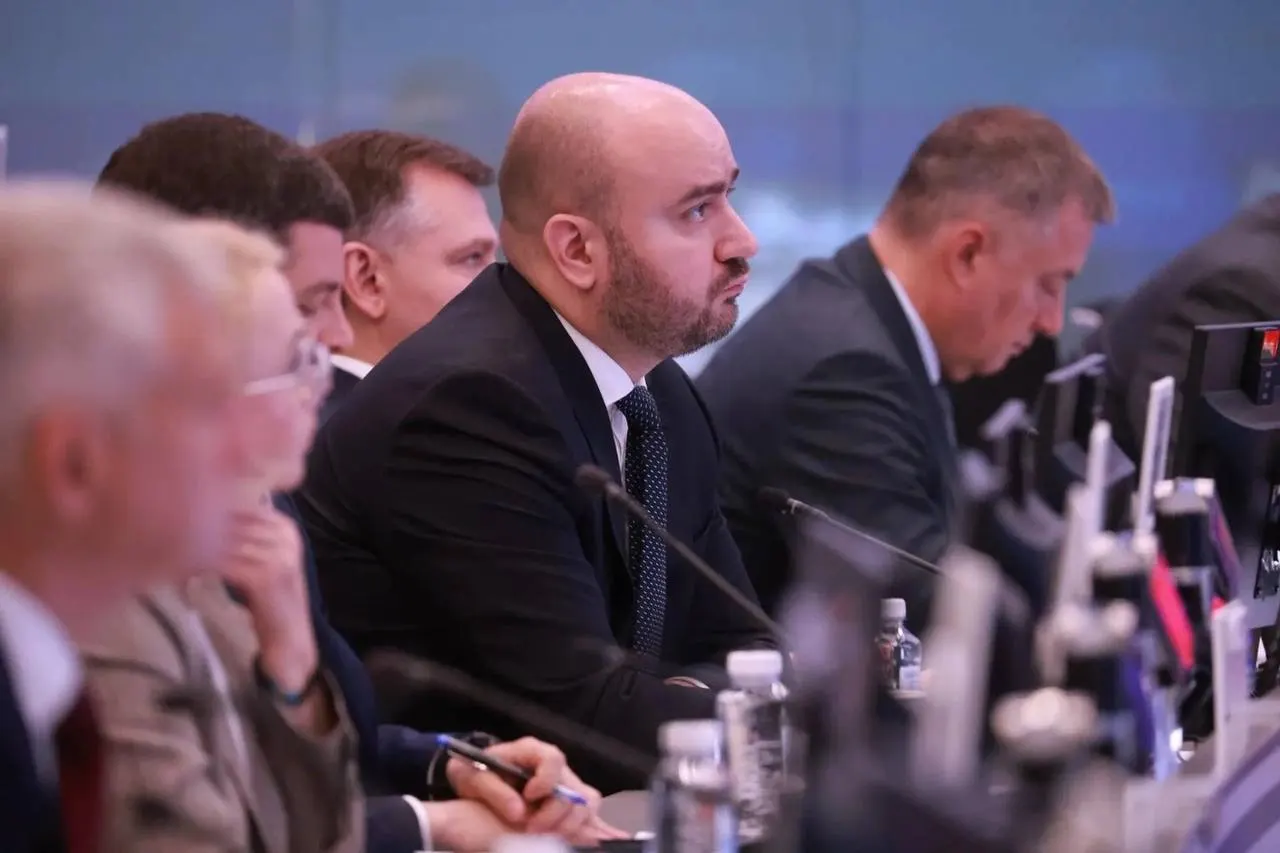 Вячеслав Федорищев принял участие в совещании по стабилизации топливного рынка — обсуждали поставки в регионы, логистику и мониторинг цен.