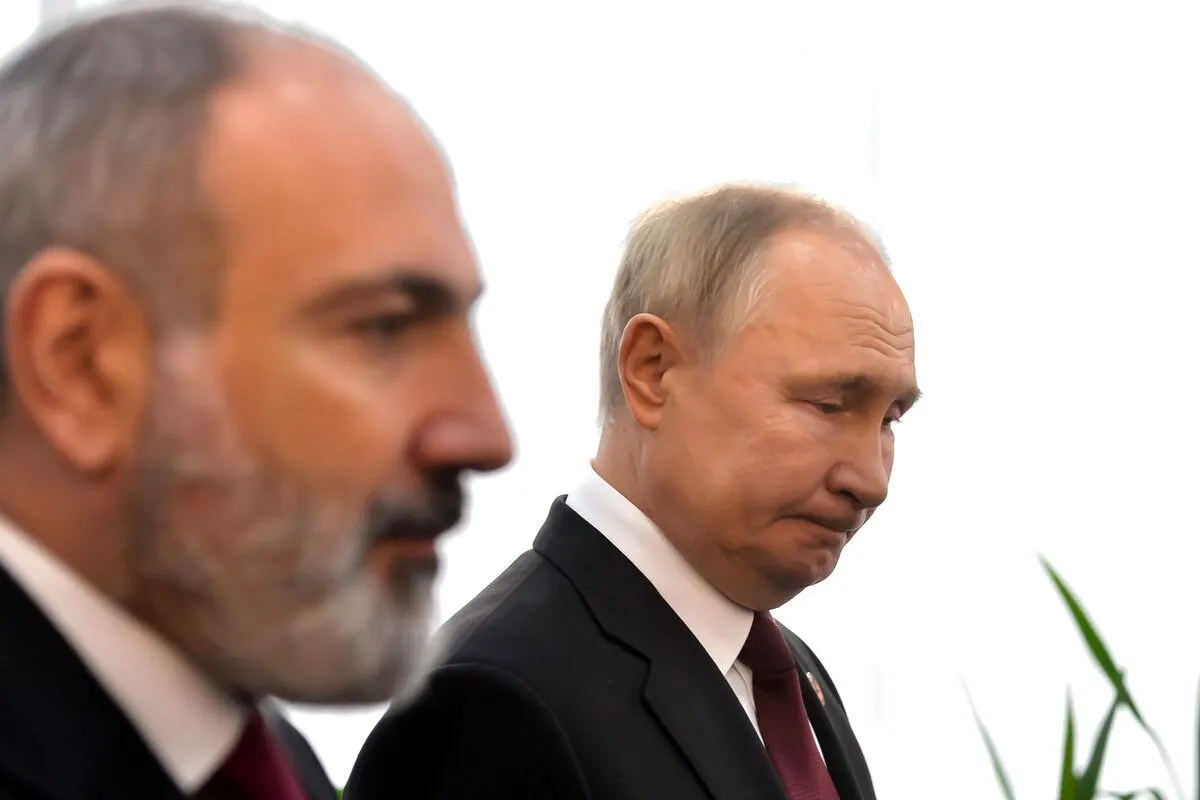 Президент направил Пашиняну поздравление, пожелав здоровья и успехов, отметив дружественный характер российско‑армянских отношений. В материале также даётся контекст недавних разногласий и торговых ограничений.