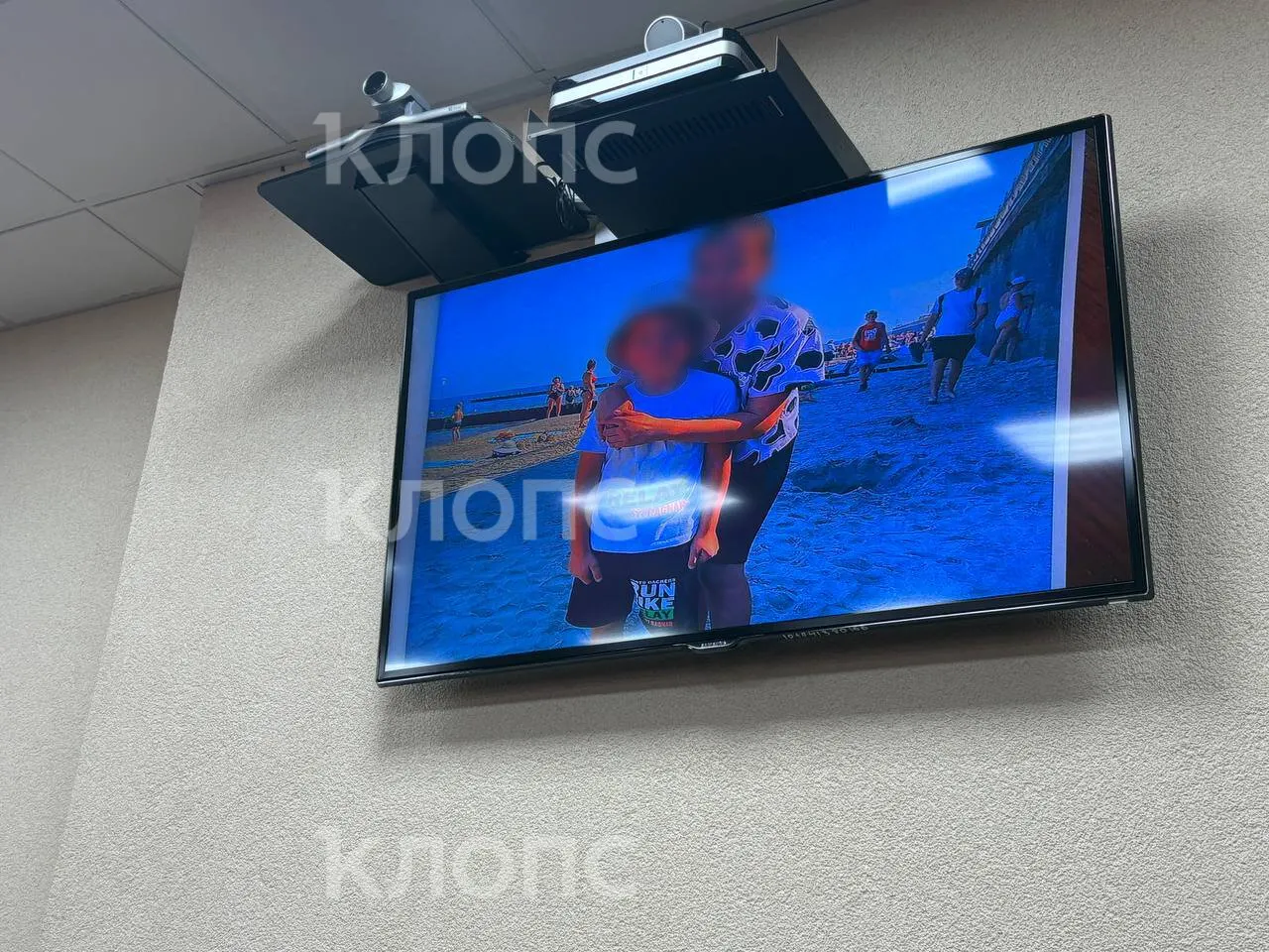 В Калининграде на первом после возобновления следствия заседании отчим заявил, что повреждения на теле семилетнего ребёнка могли появиться уже после смерти. Судья показал семейные и посмертные фотографии, участники давали противоречивые показания.