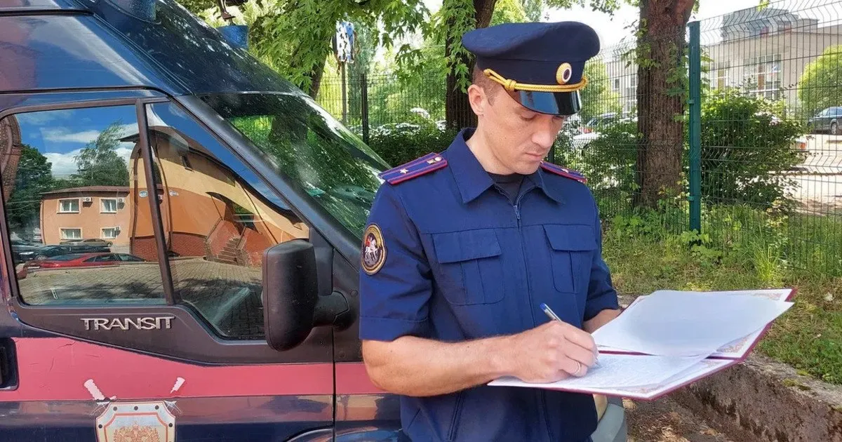 Следователи организовали доследственную проверку после сообщений о противоправных действиях мужчины в отношении несовершеннолетней на озере Шенфлиз. Устанавливаются все обстоятельства происшествия.
